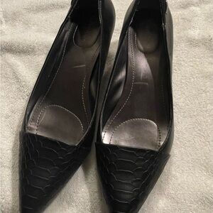 Calvin Klein Black Women's kitten heel Shoes size 8.5